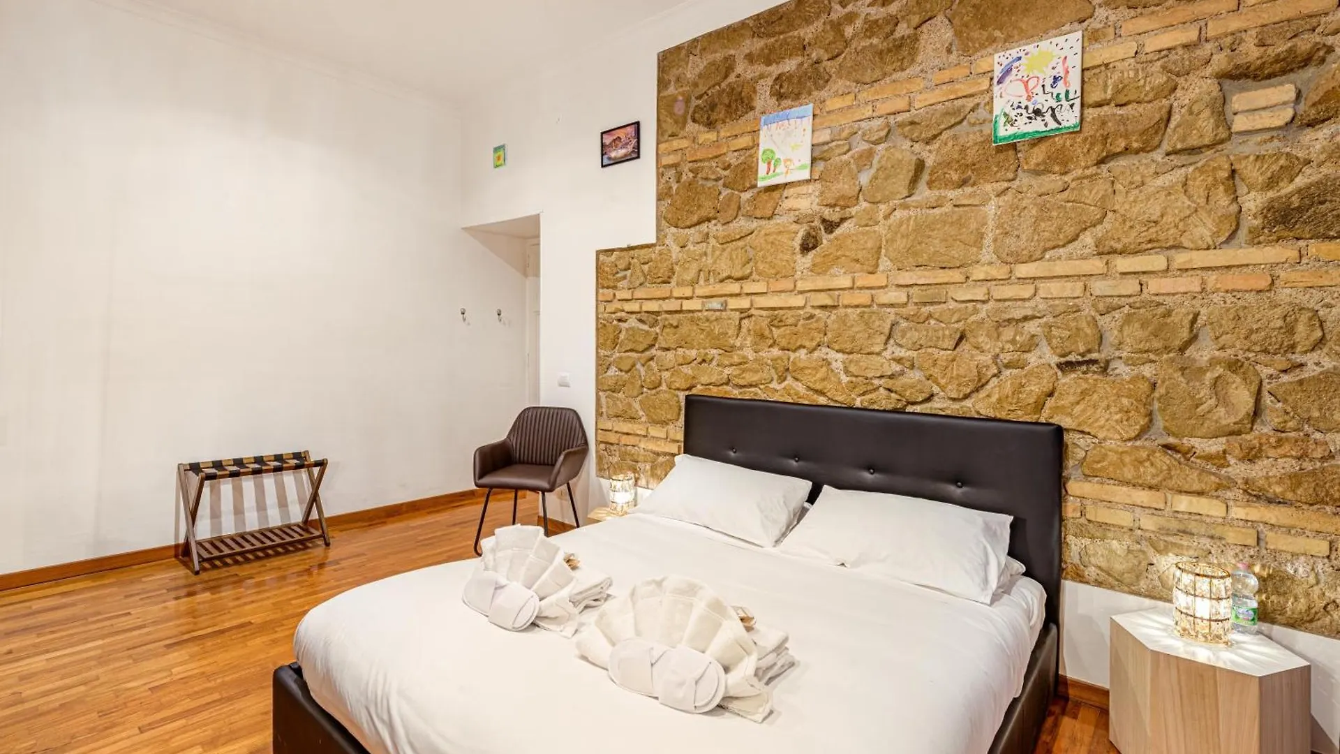 Giulia Apartment contacts